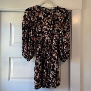 Abercrombie Floral Long-sleeve dress. Size XS Tall